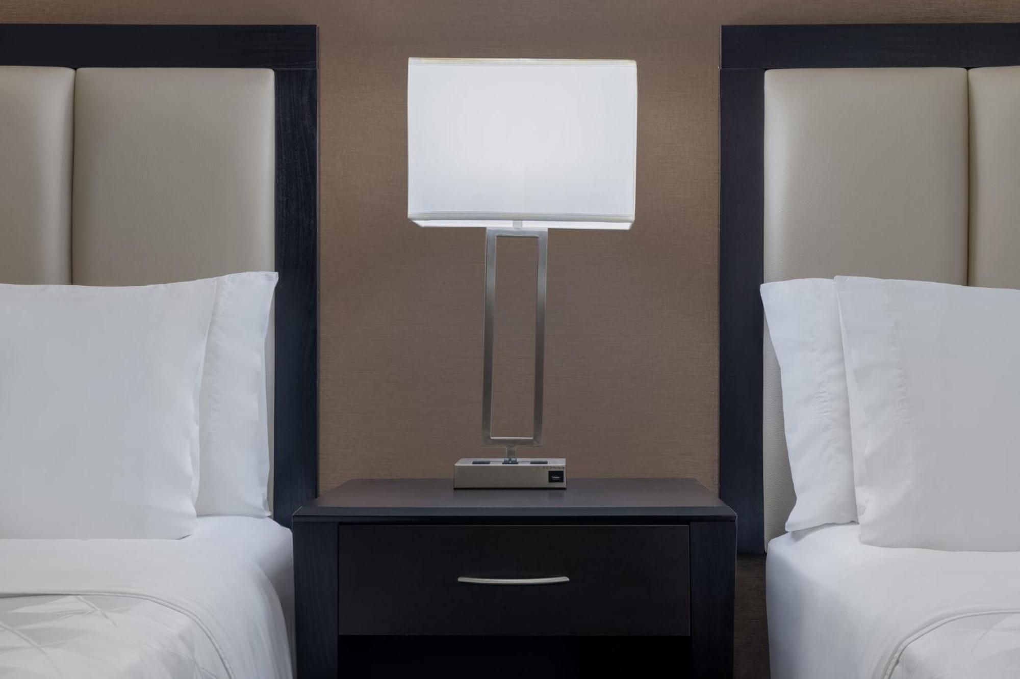 Holiday Inn Des Moines-Airport Conf Center By Ihg Экстерьер фото