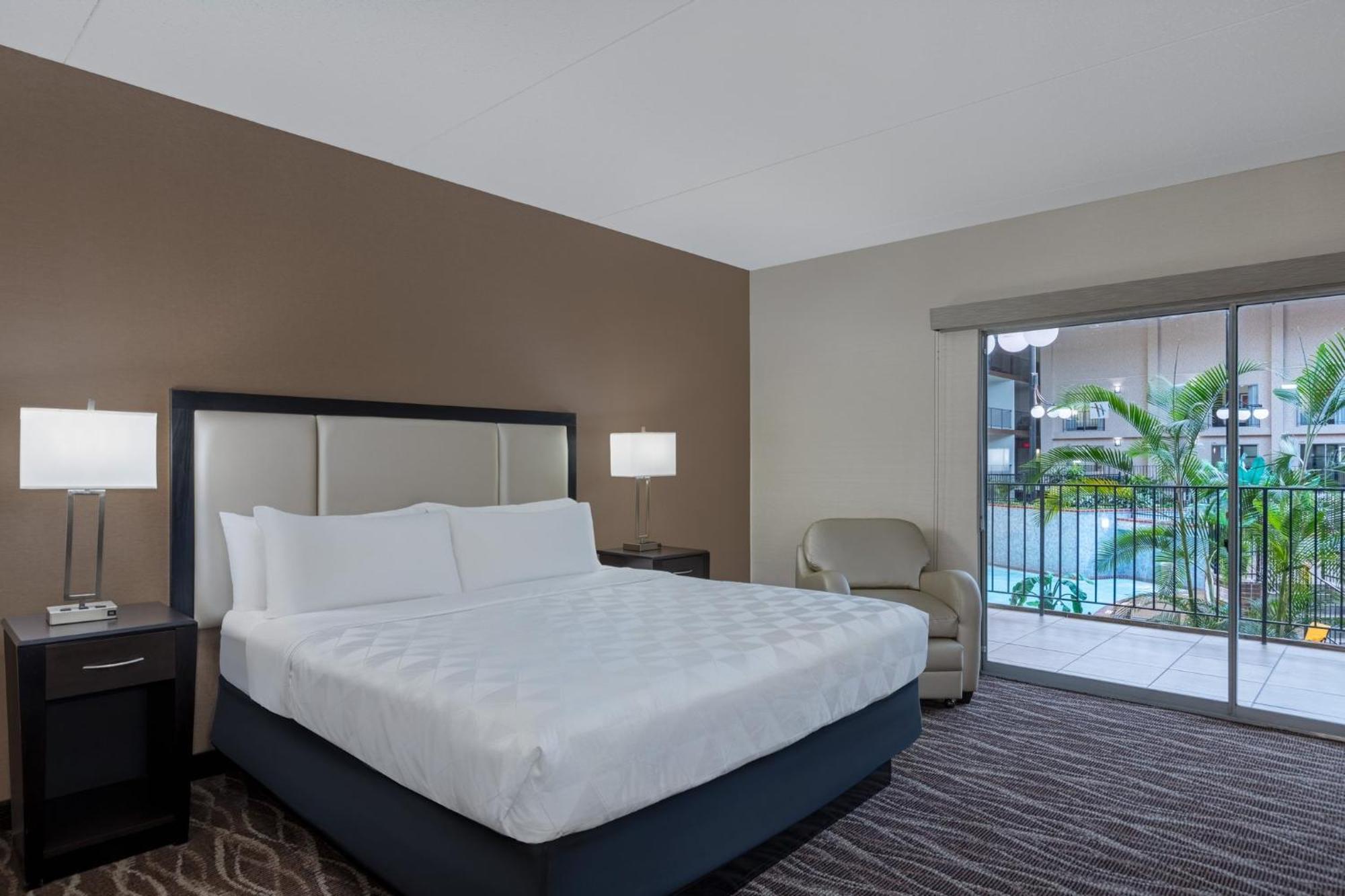 Holiday Inn Des Moines-Airport Conf Center By Ihg Экстерьер фото